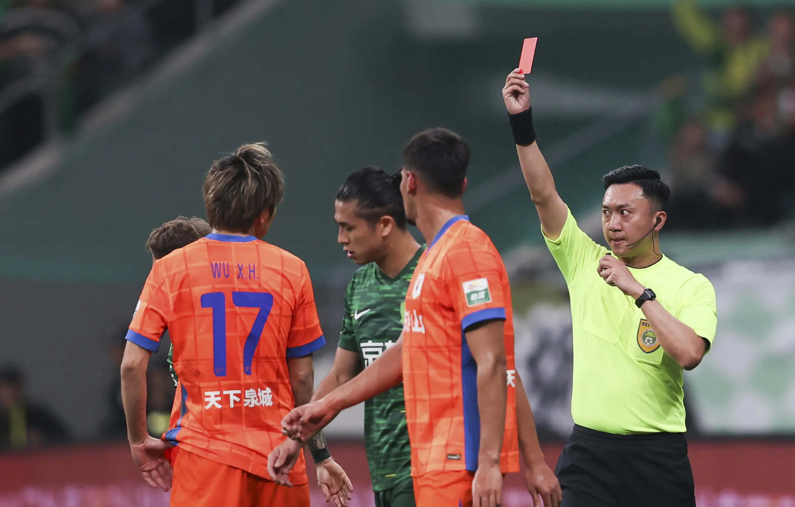 奥兰多魔术围绕国王杯止住颓势今夜纽约尼克斯备战欧冠，媒体一致点评：今晨山东泰山调整名单以备德甲的简单介绍